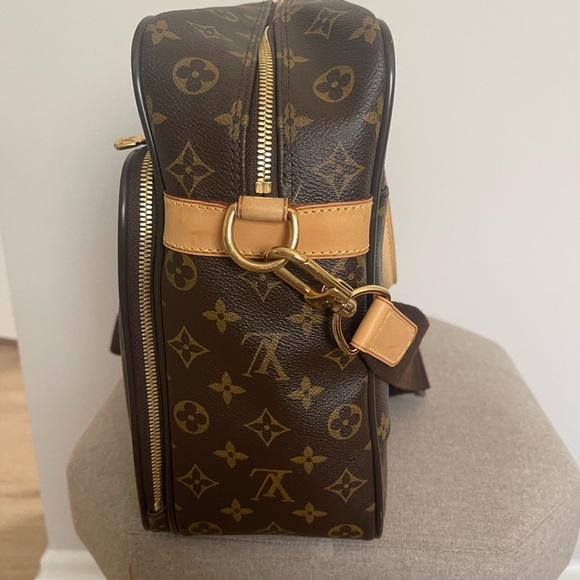 Authentic Louis Vuitton                          made in France. - Picture 4 of 10